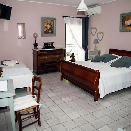 게스트하우스 Le Clos Des Aramons 3*