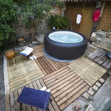 게스트하우스 Le Clos Des Aramons 3*