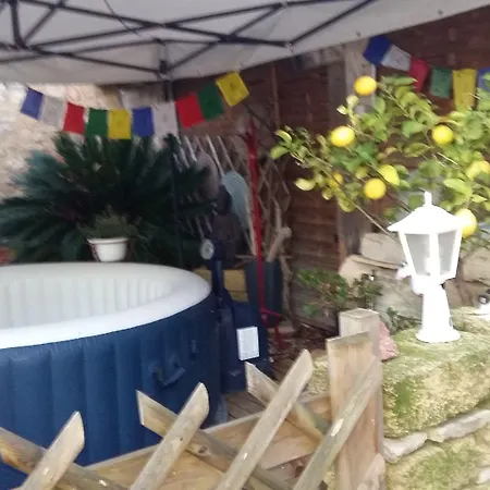 Le Clos Des Aramons 게스트하우스 3*