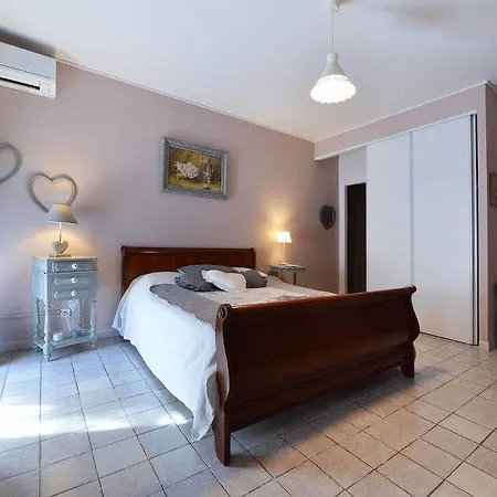 Le Clos Des Aramons 게스트하우스 3*