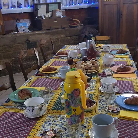 Le Clos Des Aramons 게스트하우스 Bernis