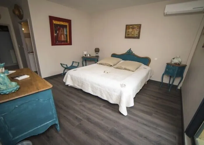 Le Clos Des Aramons Pensjonat 3*